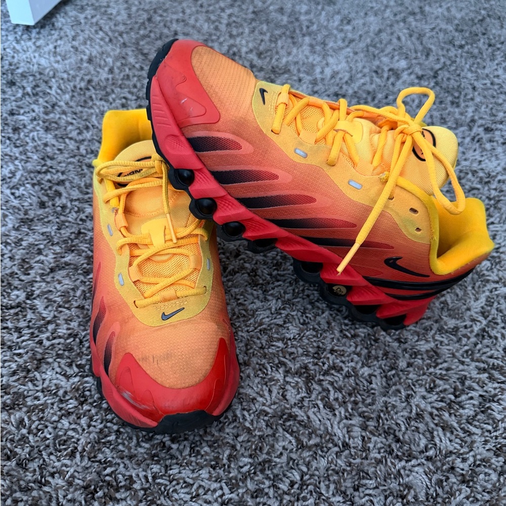 Big kids sz 6.5y Nike Air Max Dn8